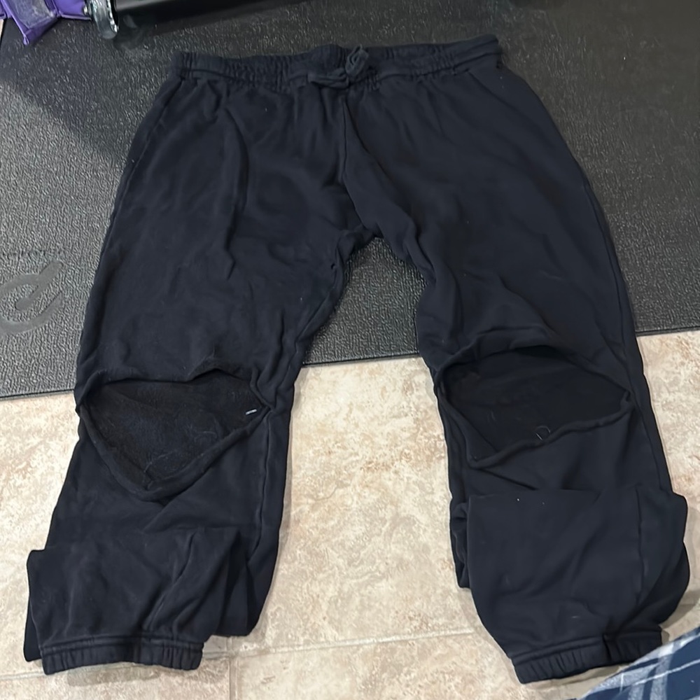 Black sweatpants, small hole (see picture) other then that great condition